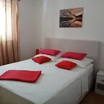 Apartment Ds *