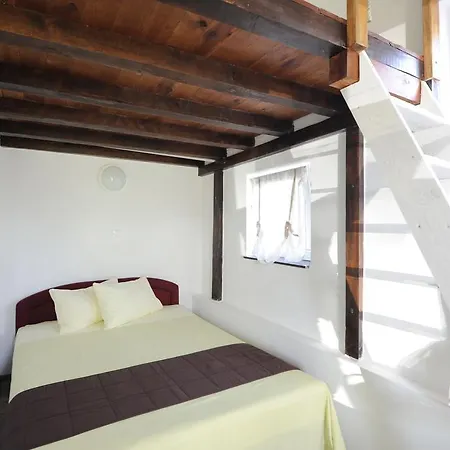 Apartment Ds *